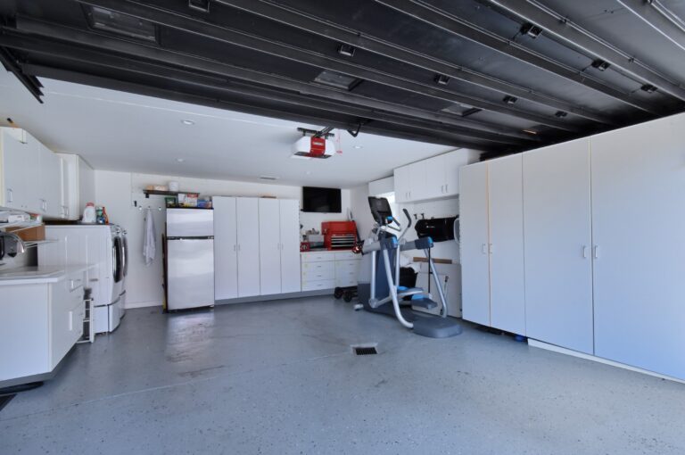 garage A3QJ98RqR6Tblrky