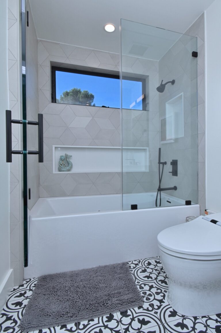 guest bathroom ii mjE9bxJp37UV54bk