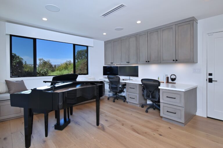 office A3QJ98RqPyUZjJz3